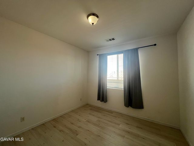 4111 Vahan Court, Lancaster, CA 93536