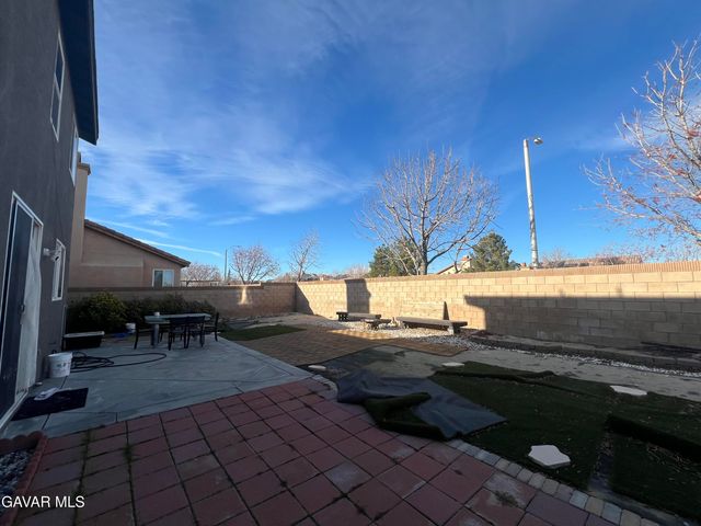 4111 Vahan Court, Lancaster, CA 93536