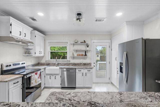 1722 E Hatton St, Pensacola, FL 32503