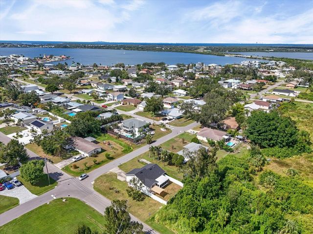 5004 3RD AVENUE W, Palmetto, FL 34221
