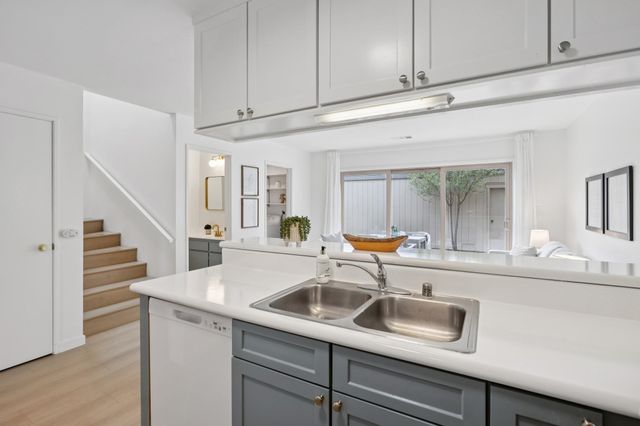 3435 Solomon Ln, Alameda, CA 94502