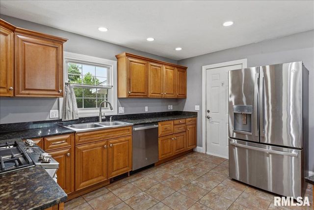 639 DEERFIELD Road, Chatham, IL 62629