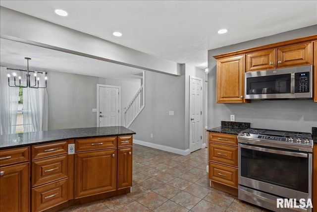 639 DEERFIELD Road, Chatham, IL 62629
