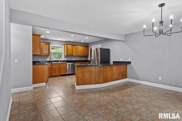 639 DEERFIELD Road, Chatham, IL 62629