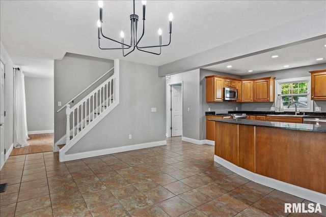 639 DEERFIELD Road, Chatham, IL 62629