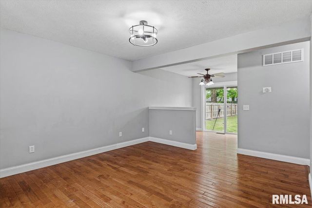639 DEERFIELD Road, Chatham, IL 62629