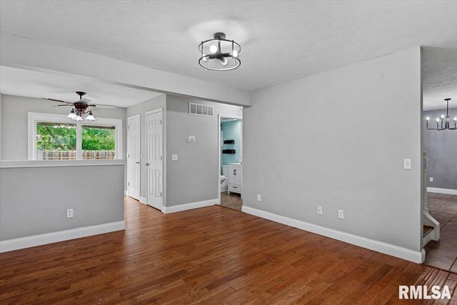 639 DEERFIELD Road, Chatham, IL 62629