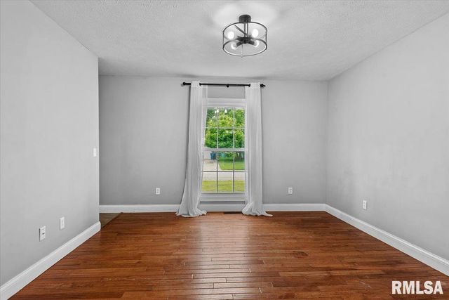 639 DEERFIELD Road, Chatham, IL 62629