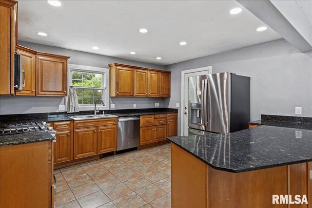 639 DEERFIELD Road, Chatham, IL 62629