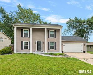 639 DEERFIELD Road, Chatham, IL 62629