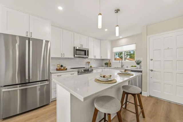 1862 Pleasantdale Lane, Encinitas, CA 92024