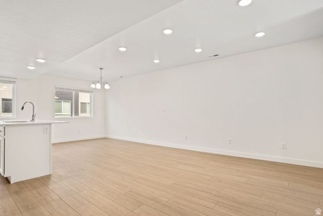 164 S BUSHNELL WAY, Clearfield, UT 84015