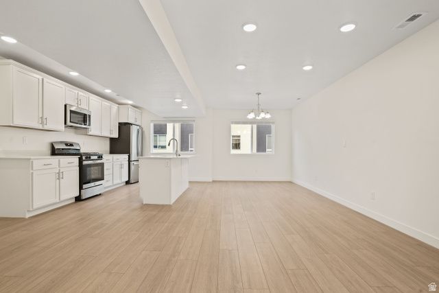 164 S BUSHNELL WAY, Clearfield, UT 84015