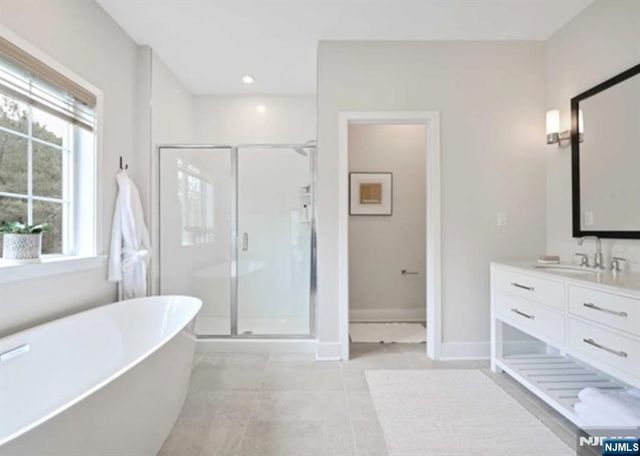 1 Davies Drive, Old Tappan, NJ 07675