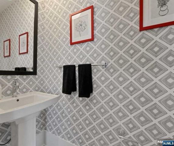 1 Davies Drive, Old Tappan, NJ 07675