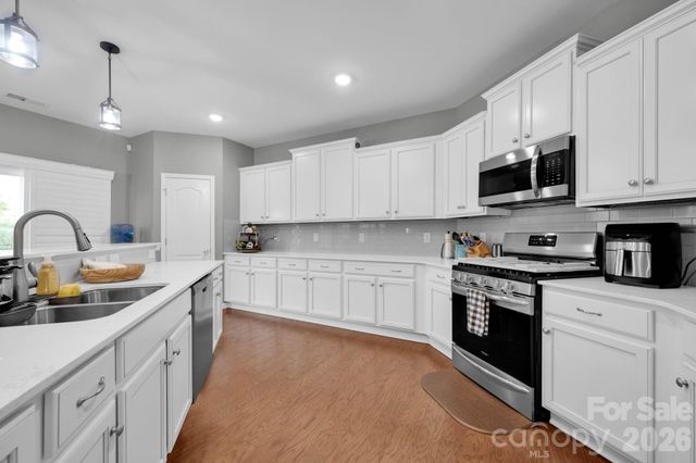 175 Falls Cove Drive, Troutman, NC 28166