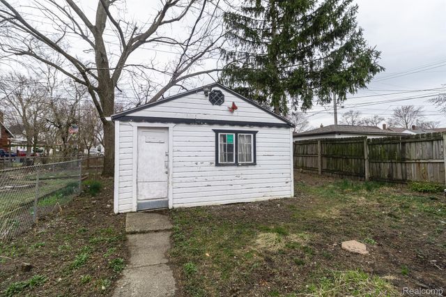881 Garfield Avenue, Lincoln Park, MI 48146