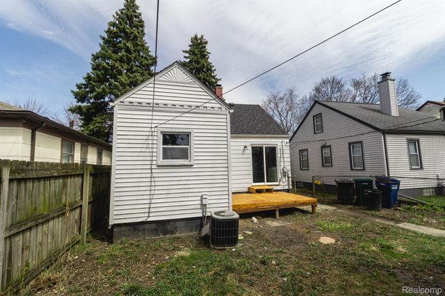 881 Garfield Avenue, Lincoln Park, MI 48146