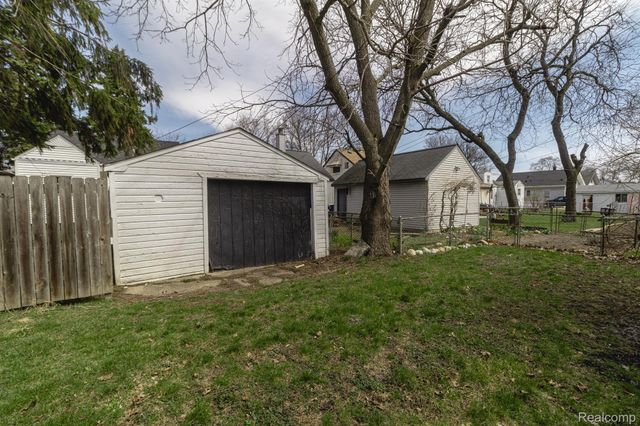 881 Garfield Avenue, Lincoln Park, MI 48146