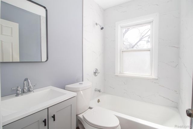 881 Garfield Avenue, Lincoln Park, MI 48146