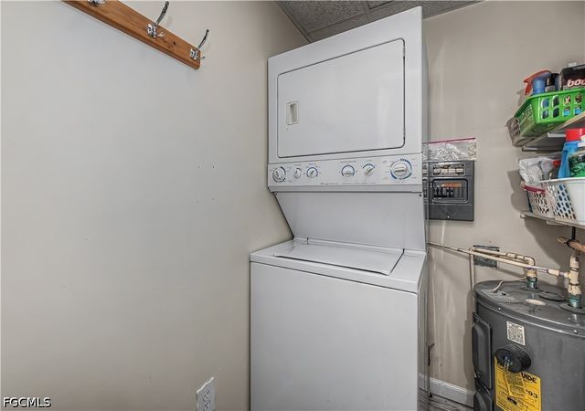 284 Blue Spring TER, North Fort Myers, FL 33903