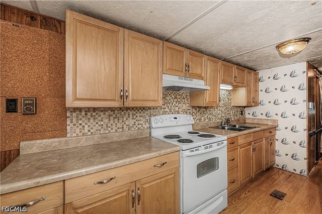 284 Blue Spring TER, North Fort Myers, FL 33903