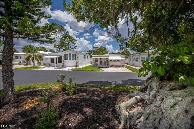 284 Blue Spring TER, North Fort Myers, FL 33903