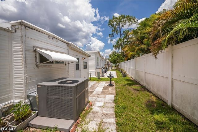 284 Blue Spring TER, North Fort Myers, FL 33903