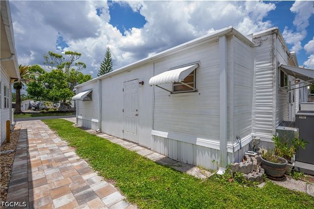 284 Blue Spring TER, North Fort Myers, FL 33903