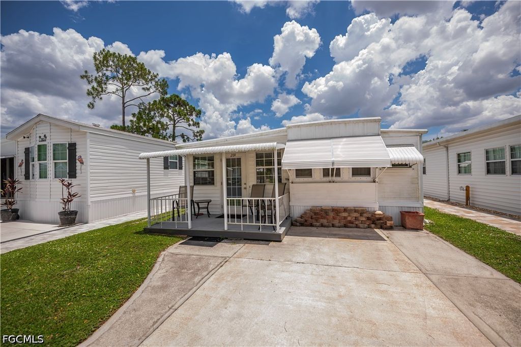 284 Blue Spring TER, North Fort Myers, FL 33903