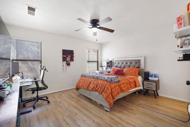 6147 Park South Place NW, Albuquerque, NM 87114