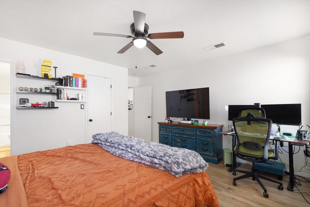 6147 Park South Place NW, Albuquerque, NM 87114