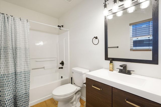 6147 Park South Place NW, Albuquerque, NM 87114
