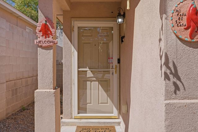 6147 Park South Place NW, Albuquerque, NM 87114