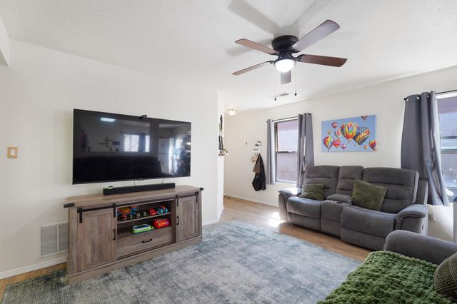 6147 Park South Place NW, Albuquerque, NM 87114