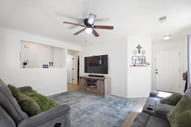 6147 Park South Place NW, Albuquerque, NM 87114