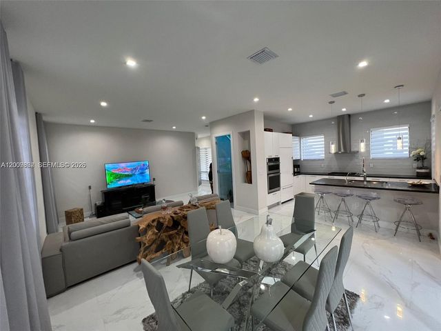 8253 NW 47th Ln, Doral, FL 33166