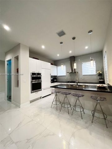 8253 NW 47th Ln, Doral, FL 33166