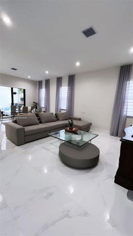 8253 NW 47th Ln, Doral, FL 33166