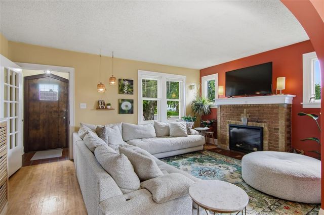 1902 Hogeboom Avenue, Eau Claire, WI 54701