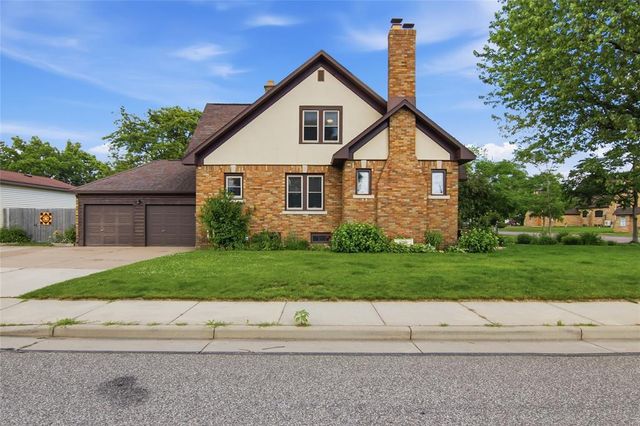 1902 Hogeboom Avenue, Eau Claire, WI 54701