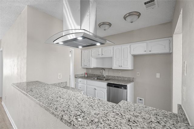 625 Seaside Drive, Dallas, TX 75232