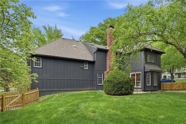 12000 Aberdeen Street, Leawood, KS 66209