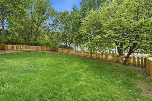 12000 Aberdeen Street, Leawood, KS 66209