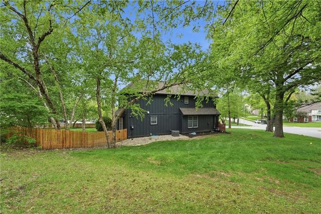 12000 Aberdeen Street, Leawood, KS 66209