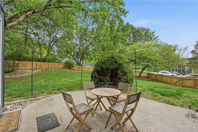 12000 Aberdeen Street, Leawood, KS 66209