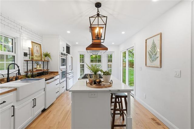 12000 Aberdeen Street, Leawood, KS 66209