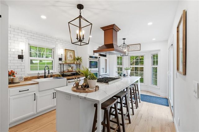 12000 Aberdeen Street, Leawood, KS 66209