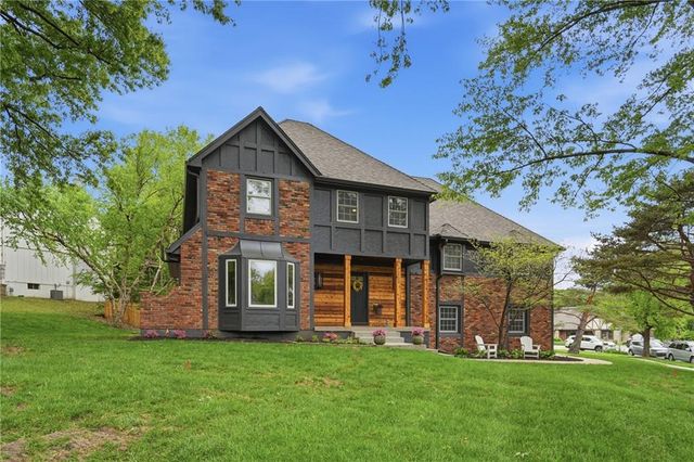 12000 Aberdeen Street, Leawood, KS 66209
