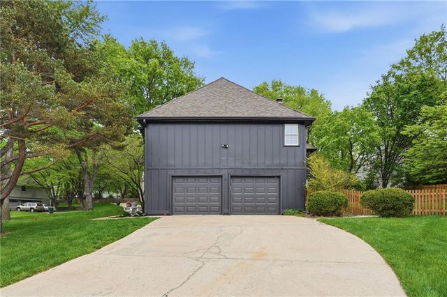 12000 Aberdeen Street, Leawood, KS 66209